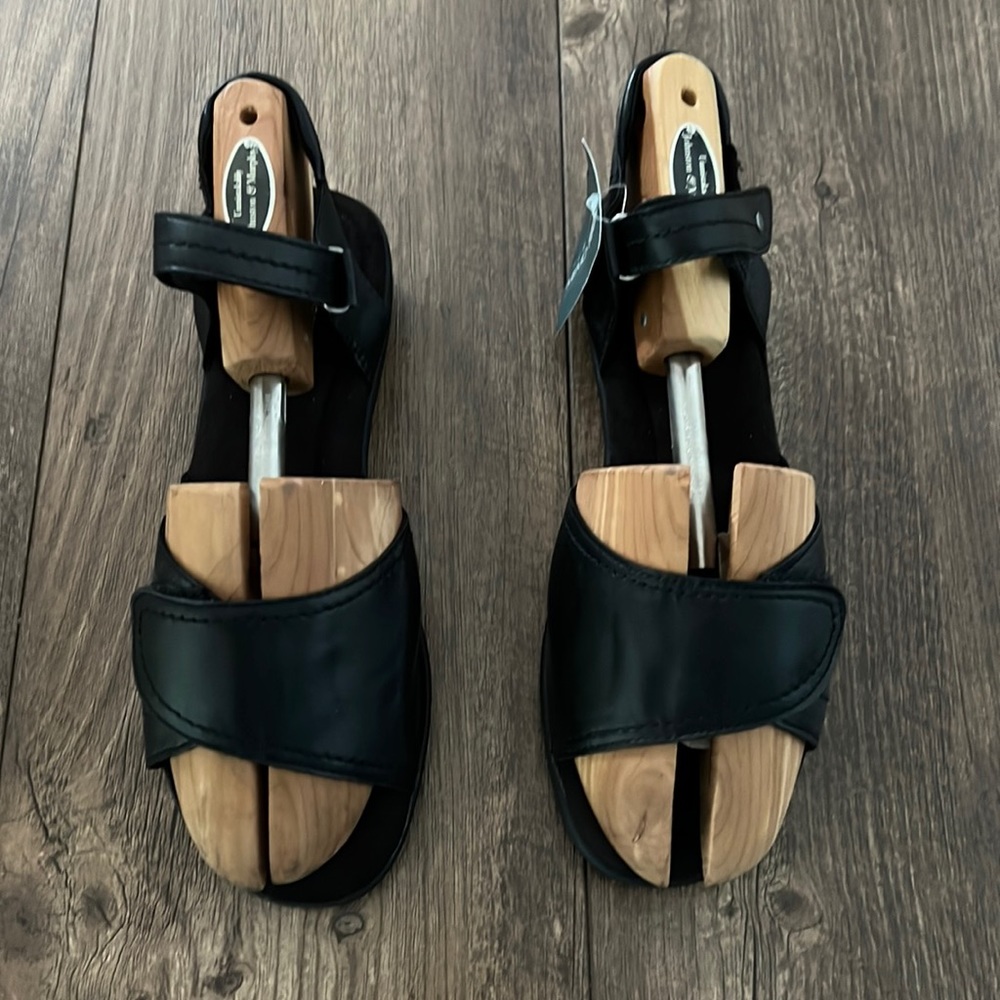 Womens open toed/ Memo-Tech shoes: